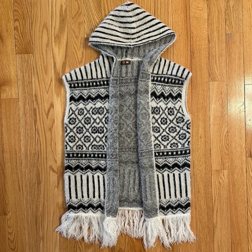 GM Soft Aztec Geometric Open Sweater Vest Hooded w. Fringe Ivory Black L